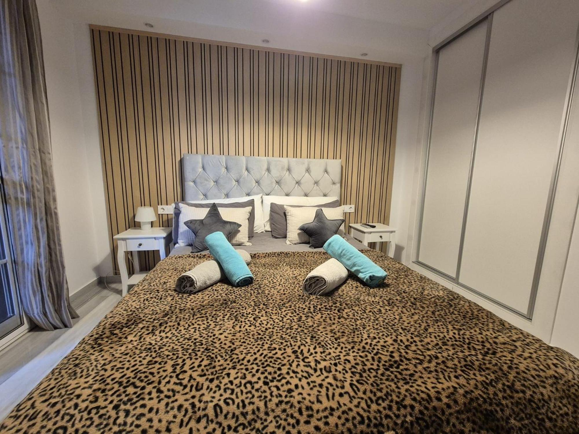 Luxurious Three Bedroom Duplex Apt Close To Beach فوينخيرولا المظهر الخارجي الصورة