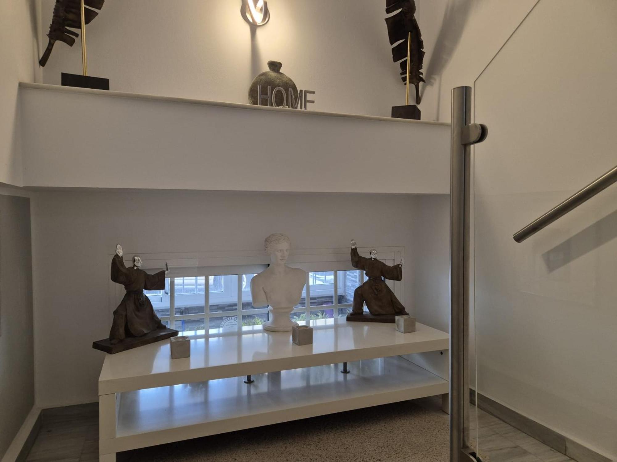 Luxurious Three Bedroom Duplex Apt Close To Beach فوينخيرولا المظهر الخارجي الصورة
