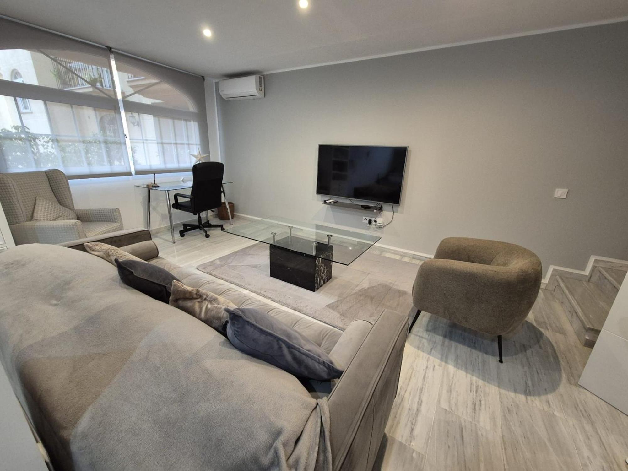 Luxurious Three Bedroom Duplex Apt Close To Beach فوينخيرولا المظهر الخارجي الصورة