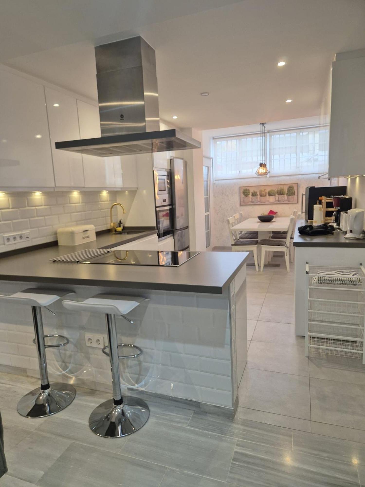 Luxurious Three Bedroom Duplex Apt Close To Beach فوينخيرولا المظهر الخارجي الصورة